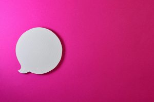 Pinkwashing im Recruiting weiße Sprechblase auf pink