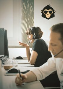 Personalmarketing Agentur eigene Mitarbeiter am Schreibtisch