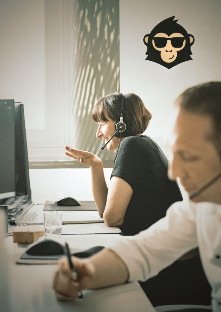Personalmarketing Agentur eigene Mitarbeiter am Schreibtisch